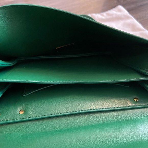 Bottega Veneta Large Mount Green Crossbody Bag - Picture 11 of 15